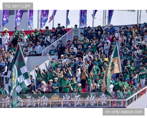 冠军球队退役仪式安排温馨有序吸引球迷自发助阵，球员宣布退役