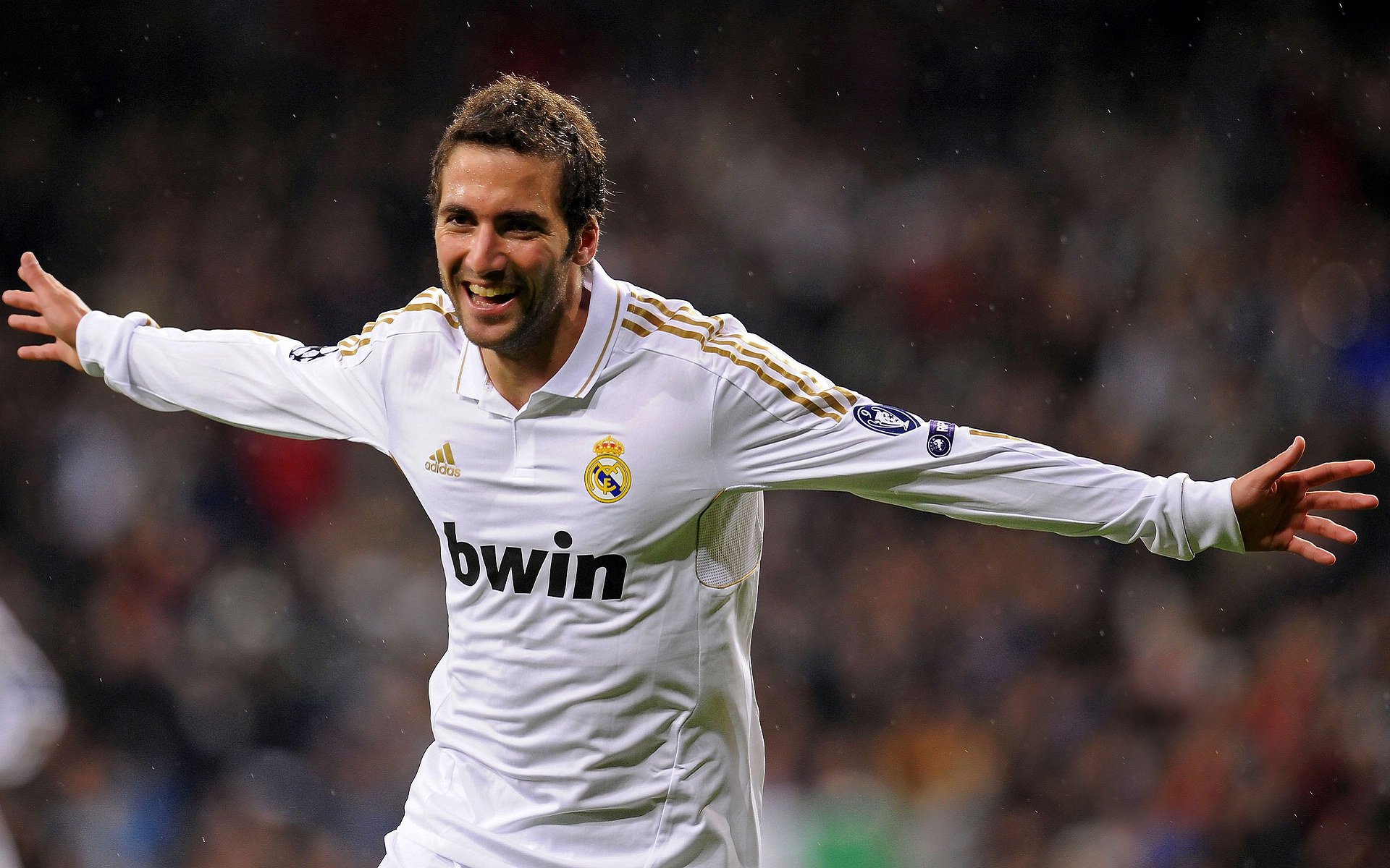 女子接力四人四风格惊艳泳池，四人接力赛如何安排出场